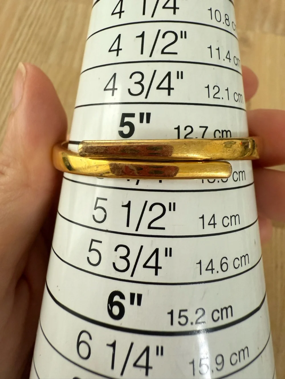Ravisa ladies gold tone hinged bracelet Swiss made watch NEW BATTERY